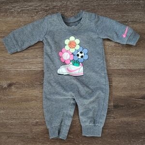 Nike Baby Girl Outfit, Grey Graphic Long Sleeve Onesie 3M
